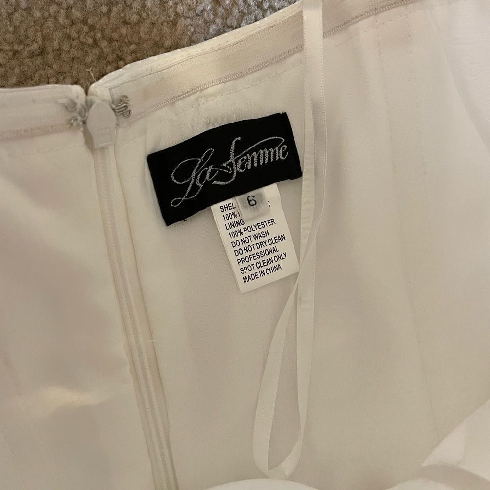 LA FEMME Glamorous Gown Size 6 - Picture 5 of 8